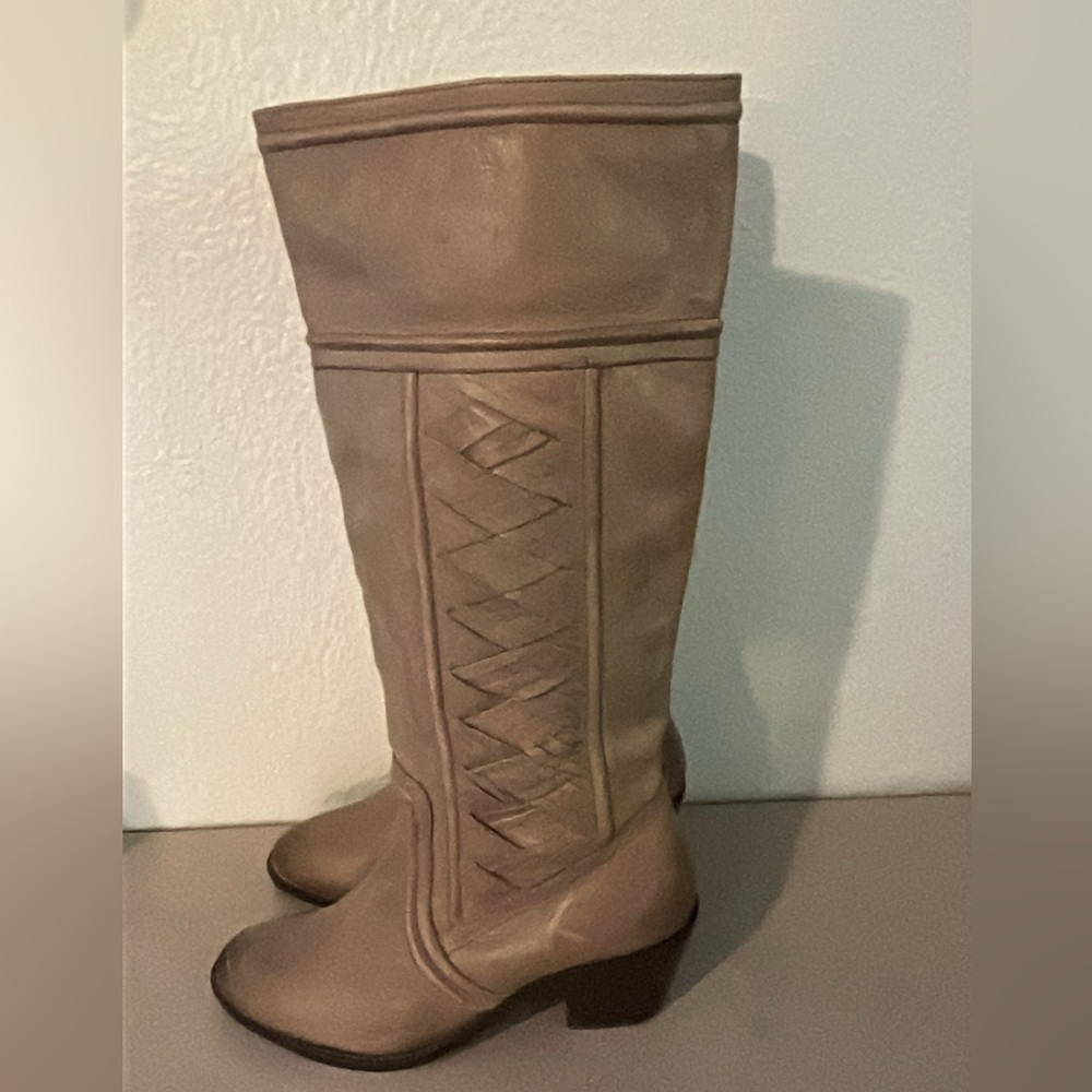 Women’s Fossil boho tall heeled boots size 10